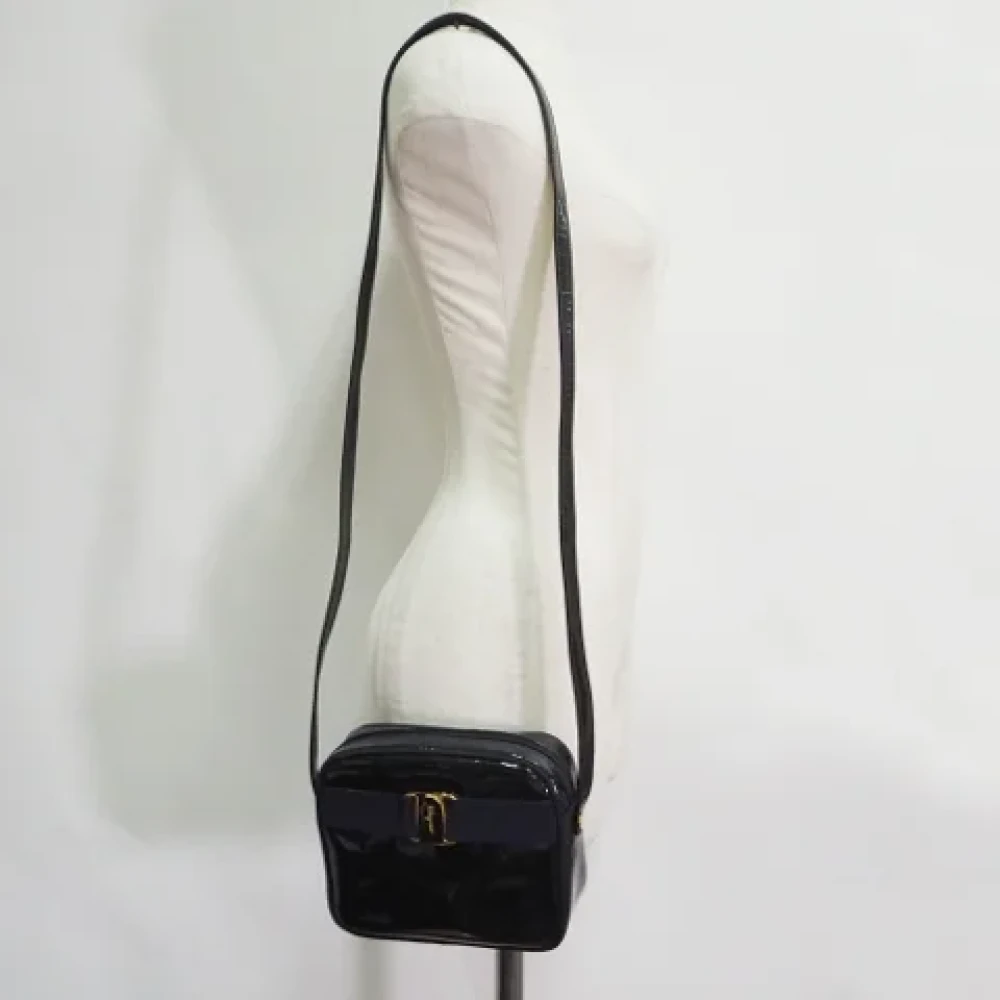 Salvatore Ferragamo Pre-owned Fabric shoulder-bags Black Dames