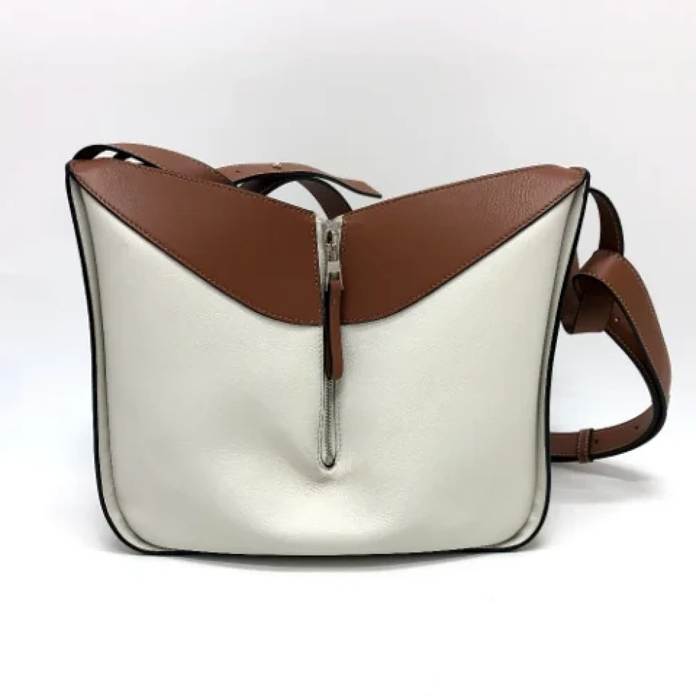 Loewe Pre-owned Leather shoulder-bags Beige Dames