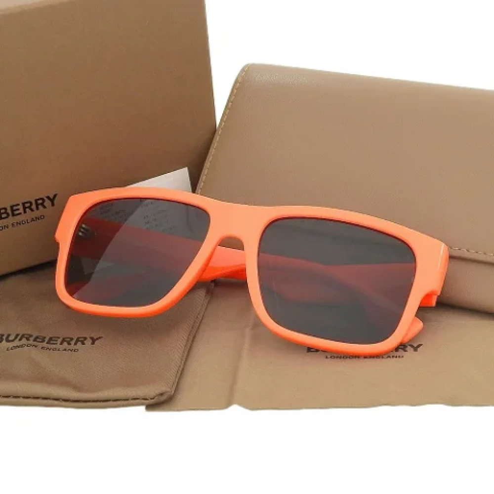 Burberry Vintage Pre-owned Plastic sunglasses Orange Dames