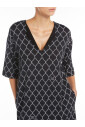 elegante-robe-midi-noire-a-col-v