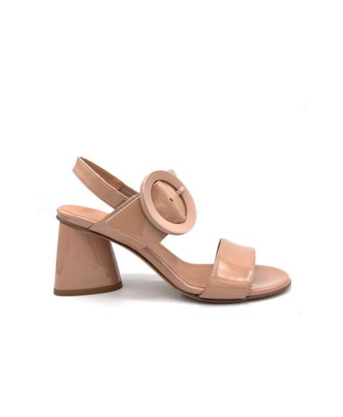 sandale-mousse-boucle-doree