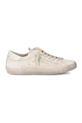 sneaker-bas-daim-en-beige-clair