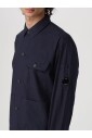 chemise-bleue-poche-coupe-decontractee