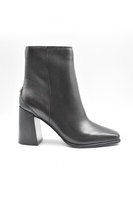 black-lace-up-heeled-boots