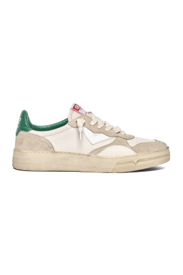 sneakers-en-cuir-blanc-style-urbain