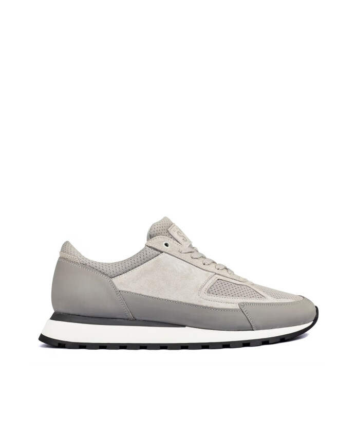 grey-low-top-sneakers-rubber-sole