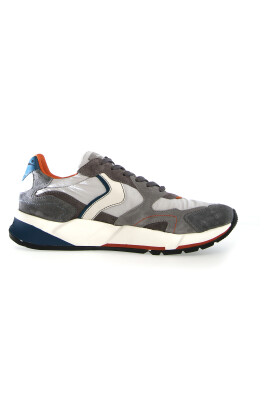 grey-sneakers-for-stylish-comfort
