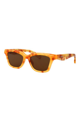 lunettes-de-soleil-carrees-pour-un-look-elegant
