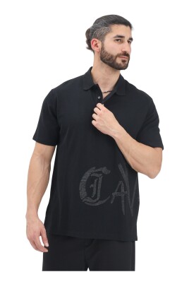 svart-polo-skjorta-modern-stil
