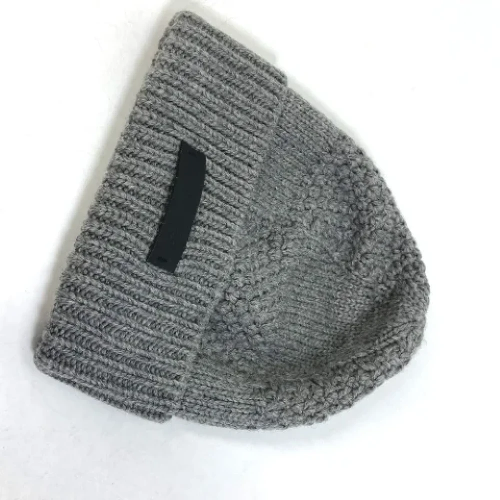 Louis Vuitton Vintage Pre-owned Wool hats Gray Dames