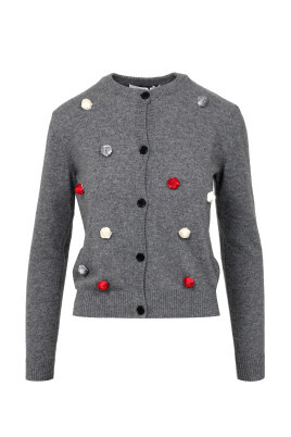 pull-en-laine-grise-avec-rosettes