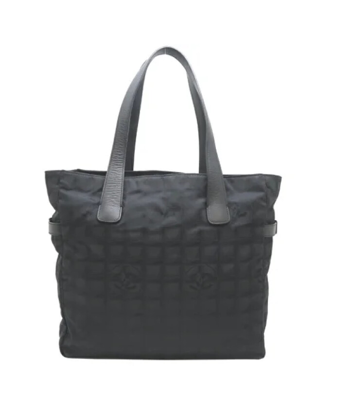 pre-owned-nylon-sacs-chanel