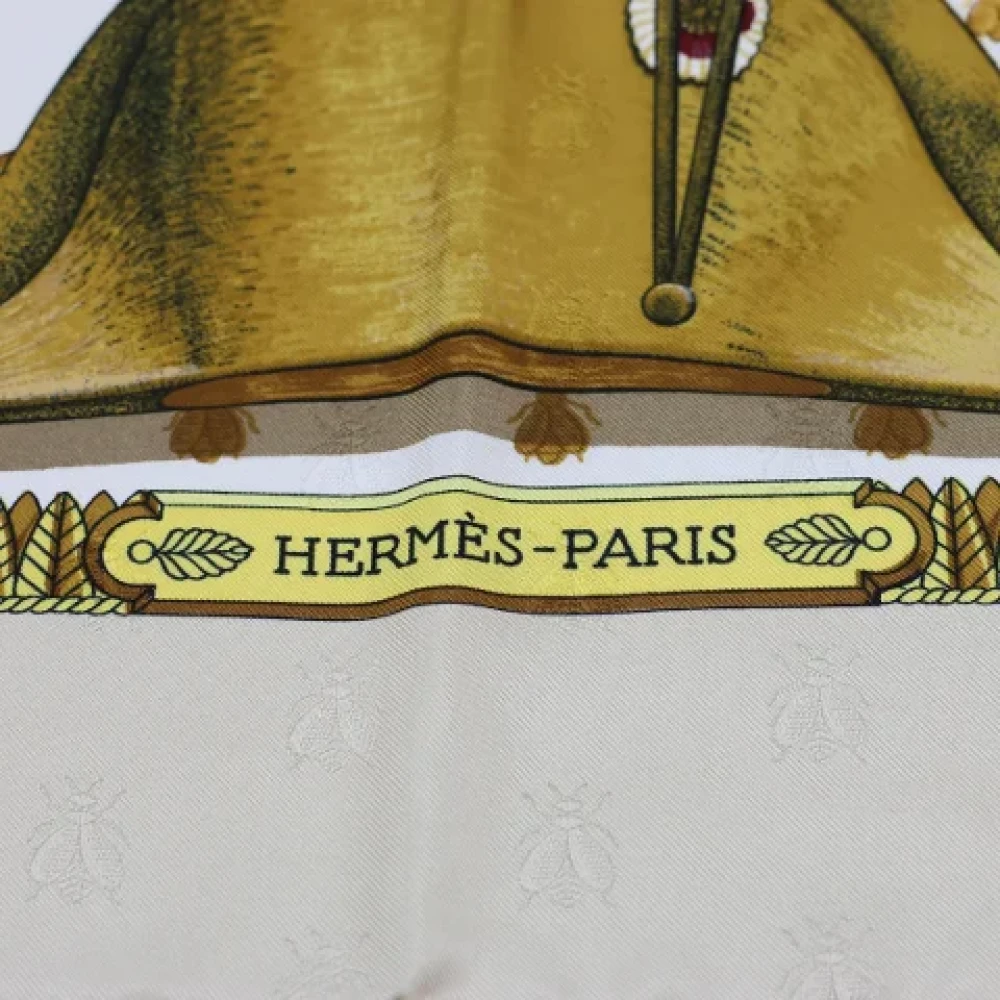 Hermès Vintage Pre-owned Silk scarves Beige Dames