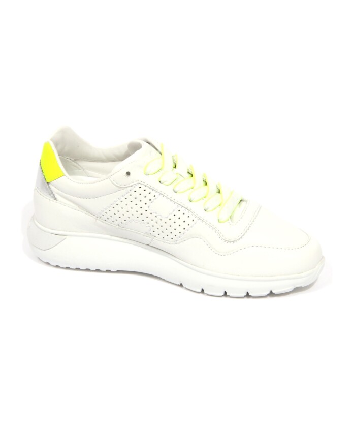 chaussures-blanches-en-cuir-interactive3
