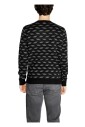 pull-noir-en-tricot-geometrique