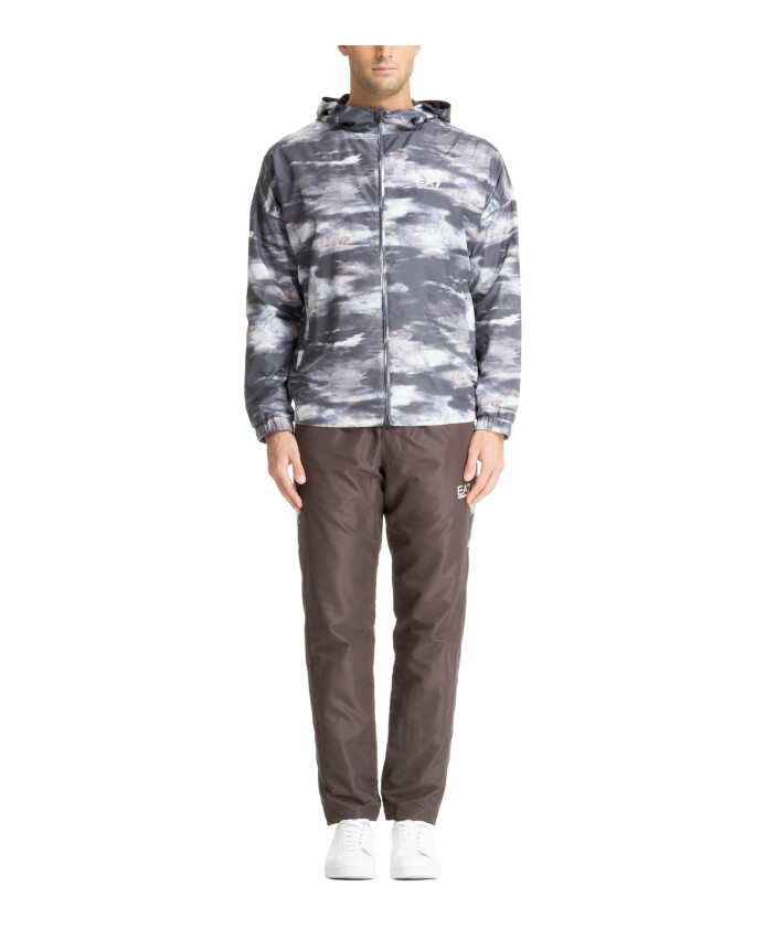 abstract-multicolor-trainingspak-met-capuchon