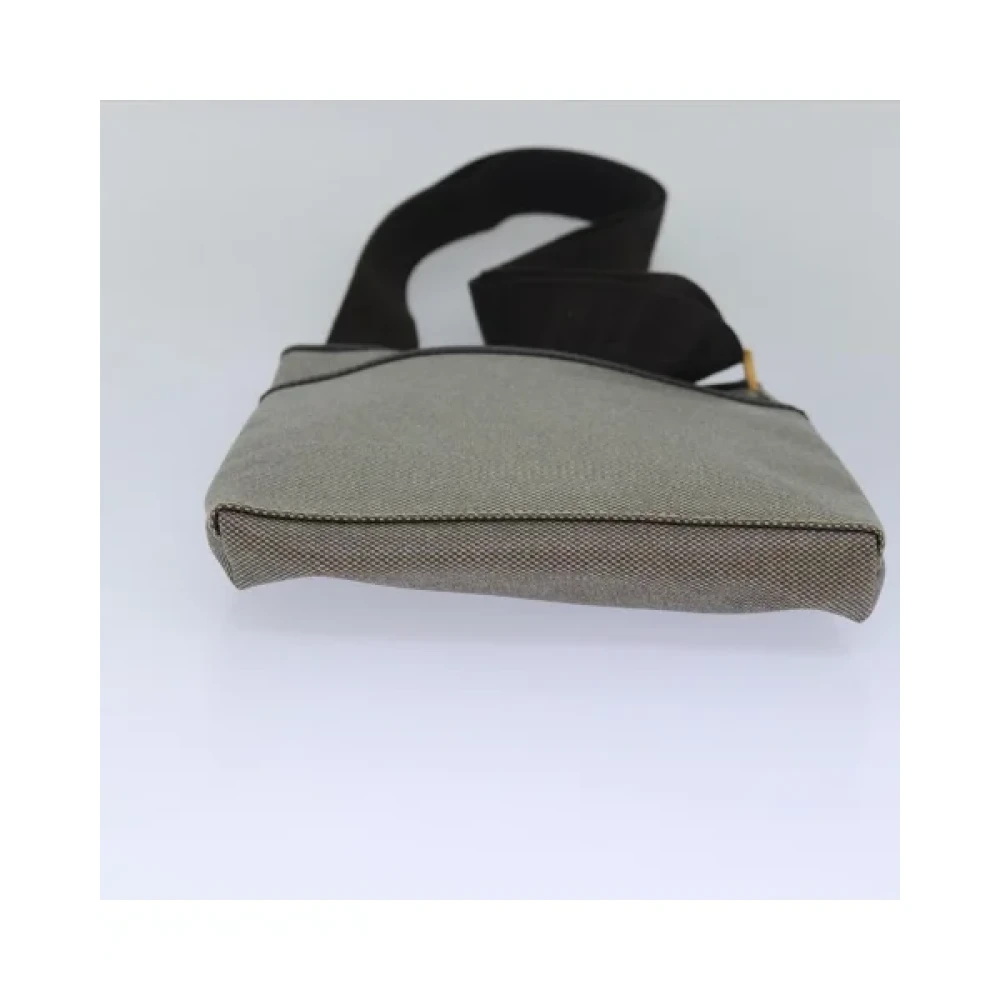 Salvatore Ferragamo Pre-owned Canvas shoulder-bags Gray Dames