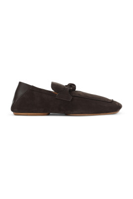 chic-driver-with-knot-detail