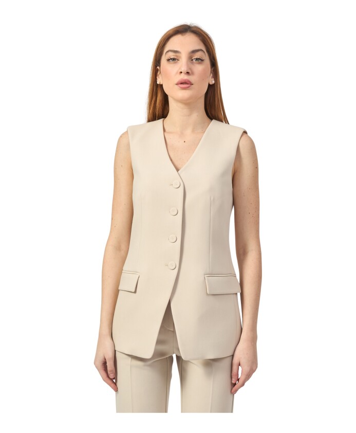 veste-tailleur-avec-detail-de-volant