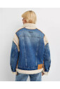 veste-en-jean-bleu-avec-shearling-style-oversize