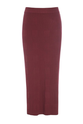 maroon-knit-skirt-with-square-pattern