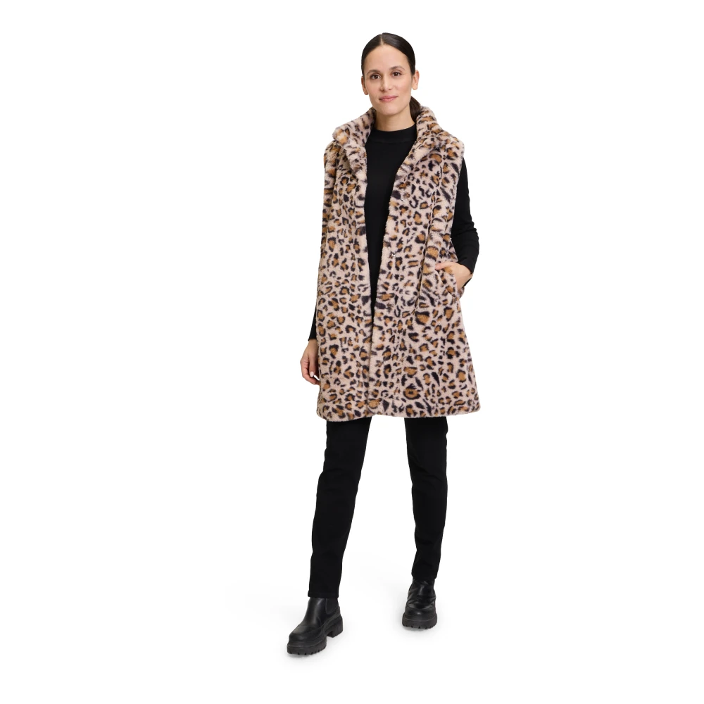 Betty Barclay Pluizige Casual Jas met Opstaande Kraag Brown Dames