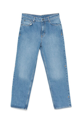blue-denim-jeans-with-classic-style