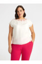blouse-a-encolure-brodee