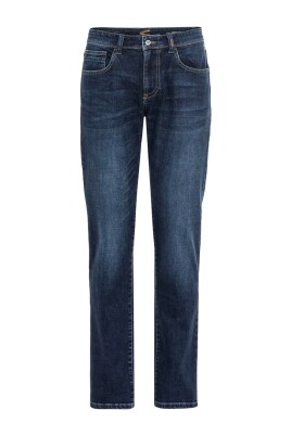 relaxed-fit-jeans