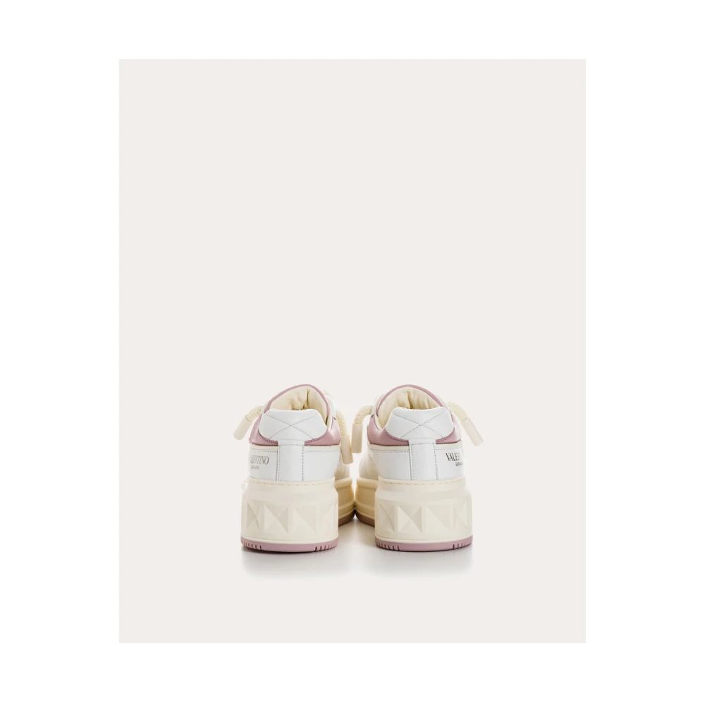 Valentino Tijdloze elegantie: One Stud XL schoenen White Dames
