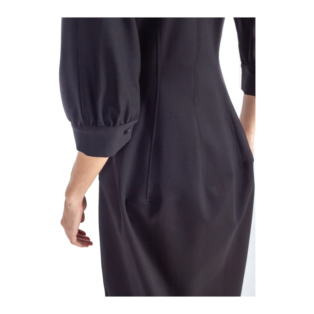 Liviana Conti Zwarte Midi Jurk met Kraag en Magyar Mouwen Black Dames