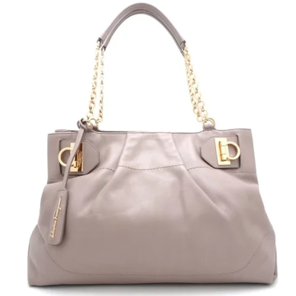 Salvatore Ferragamo Pre-owned Leather totes Gray Dames