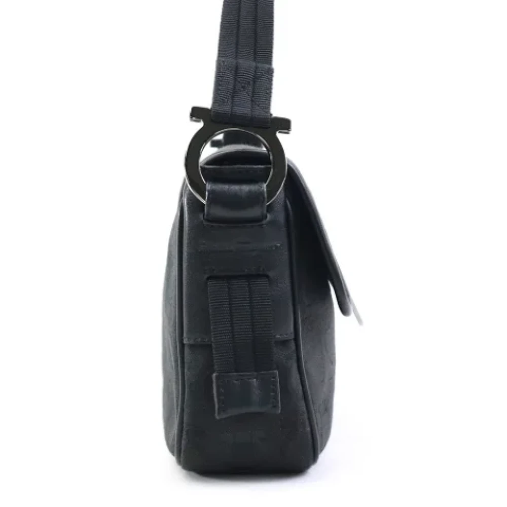 Salvatore Ferragamo Pre-owned Canvas shoulder-bags Black Dames