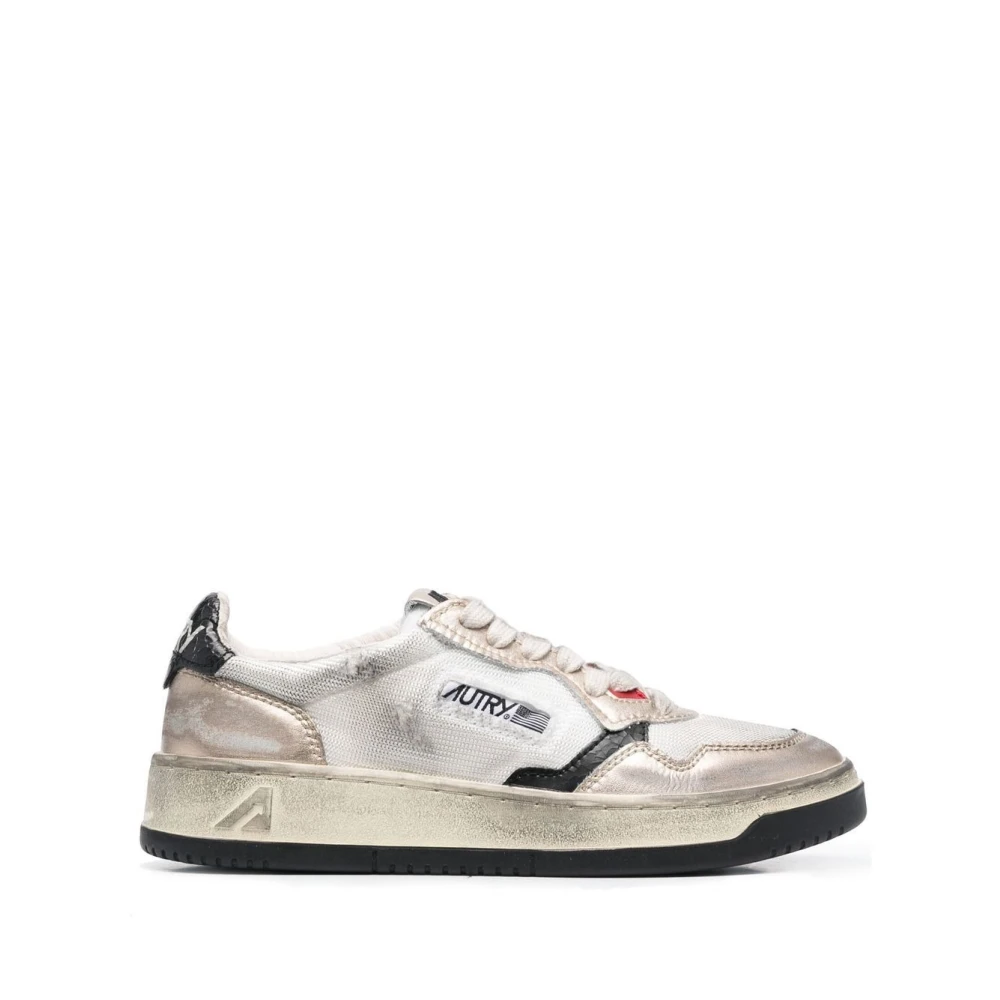 Autry Women's White Vintage Medalist Low Sneakers