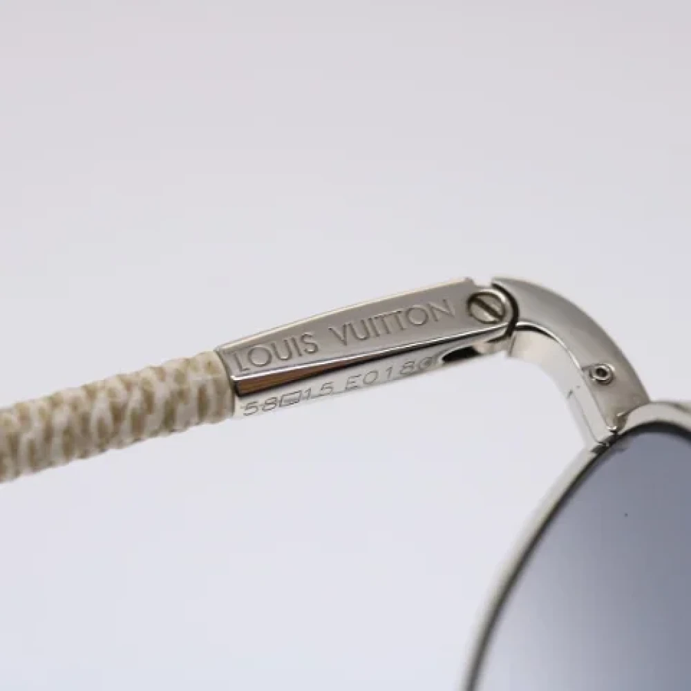 Louis Vuitton Vintage Pre-owned Metal sunglasses Gray Dames