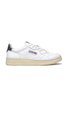 sneaker-en-cuir-inspiree-des-annees-80