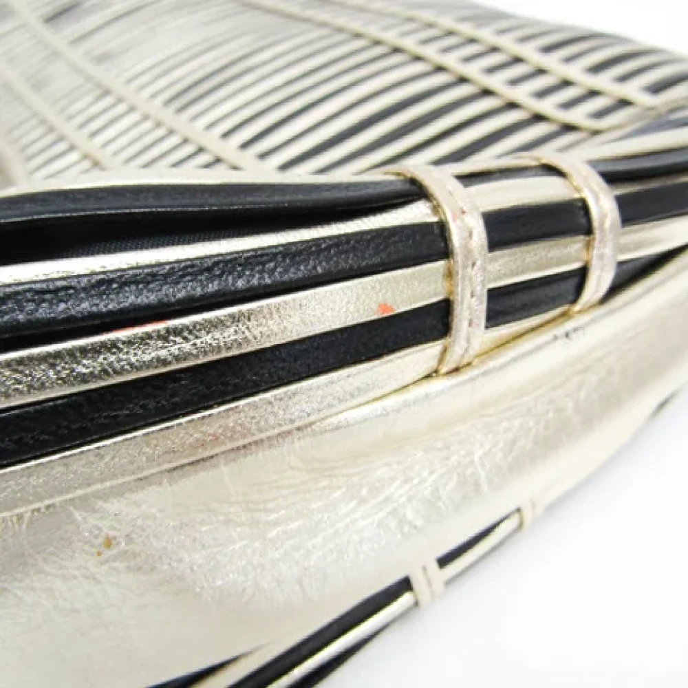 Valentino Vintage Pre-owned Leather shoulder-bags Black Dames