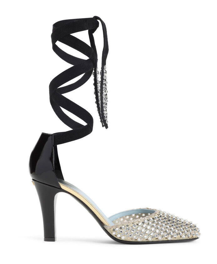 black-leather-elegant-pumps