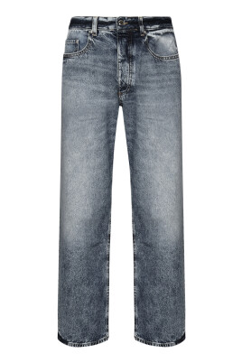 blue-denim-jeans-with-medium-waist