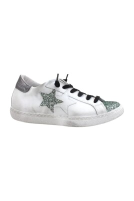 white-low-top-leather-sneakers