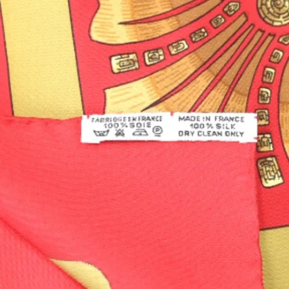 Hermès Vintage Pre-owned Silk scarves Red Dames