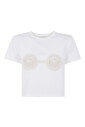 crop-tee-dans-un-style-tendance