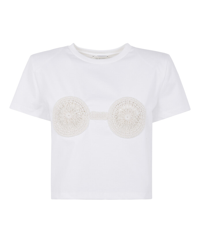 crop-tee-dans-un-style-tendance