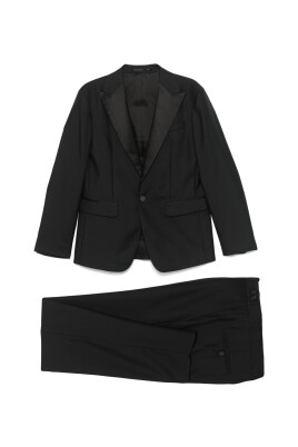 costume-noir-avec-boutonniere-cachee