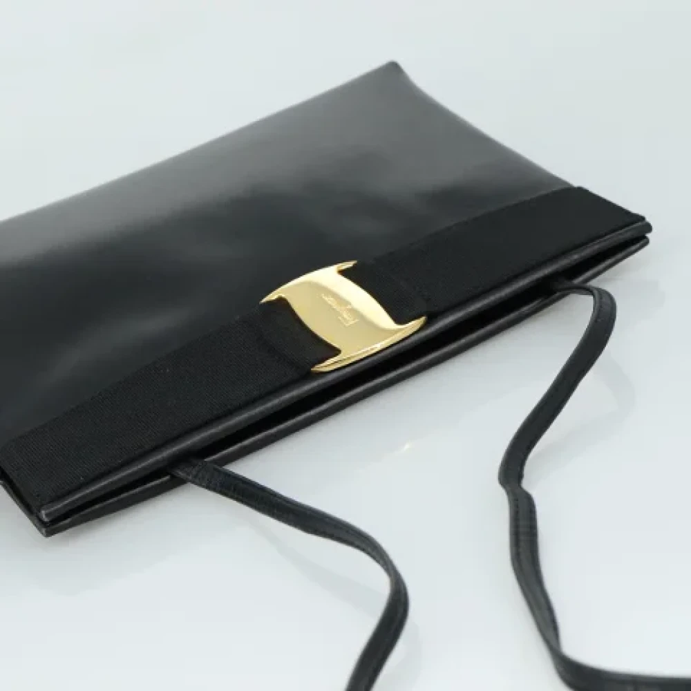 Salvatore Ferragamo Pre-owned Leather shoulder-bags Black Dames