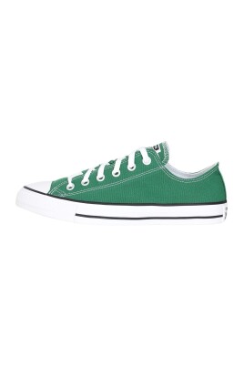 classic-sneakers-in-various-colors