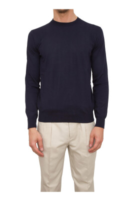 blue-crew-neck-shirt