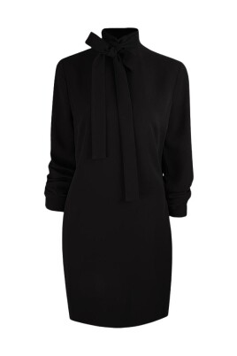 flared-dress-with-lavalliere-collar