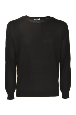 black-sweater-collection