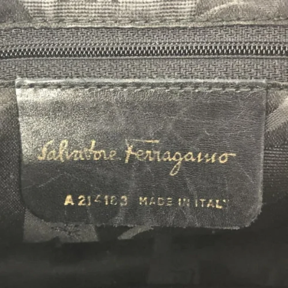 Salvatore Ferragamo Pre-owned Fabric shoulder-bags Black Dames